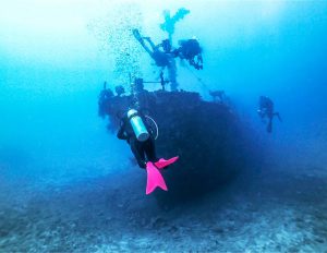 Shipwreck dive